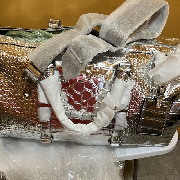 MICHAEL Michael Kors Bedford silver Argent embossed leather XL Weekender - Picture 6 of 13